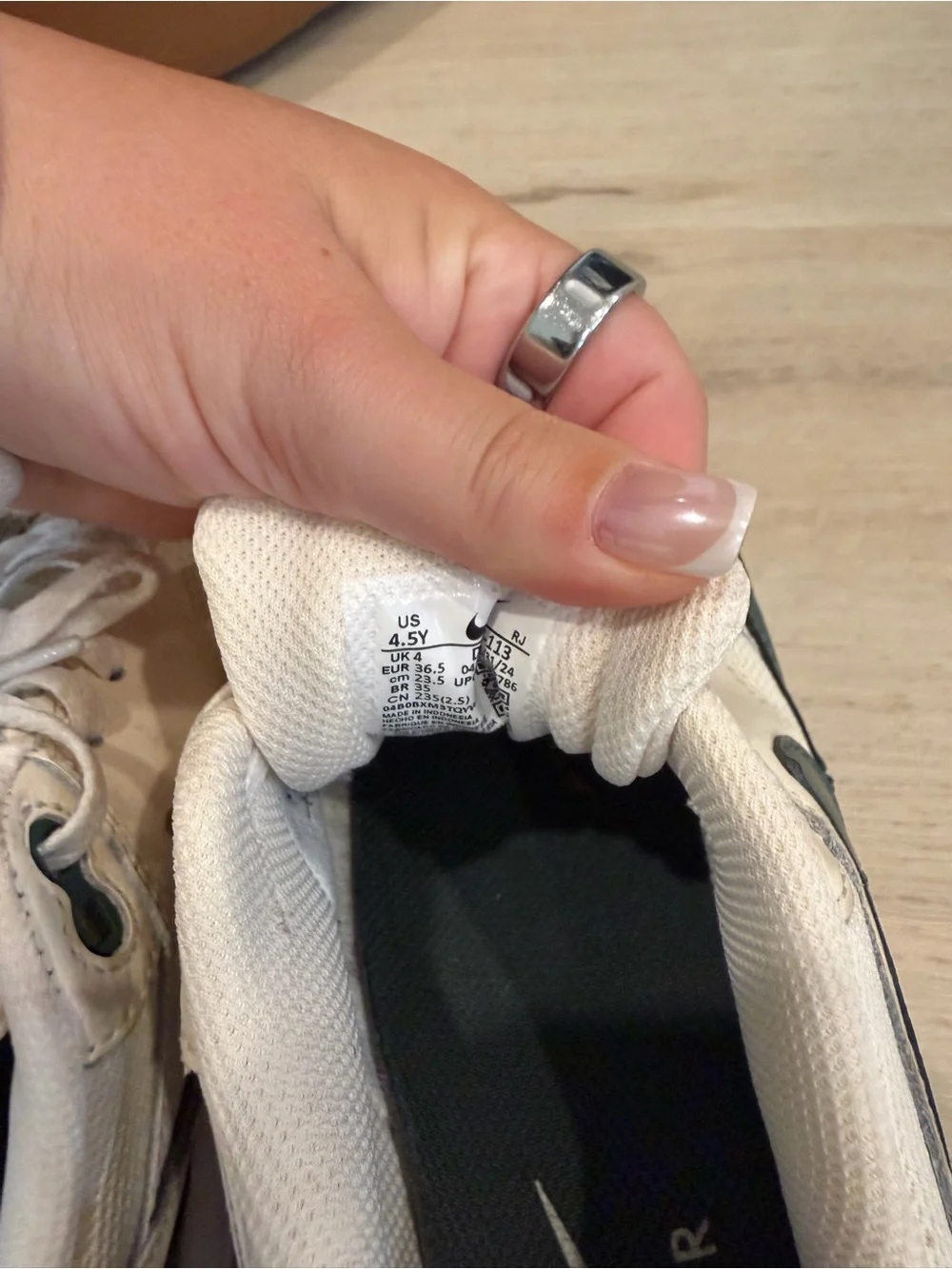 Nike Woman Low-Top Sneakers in Cream and Dark Green